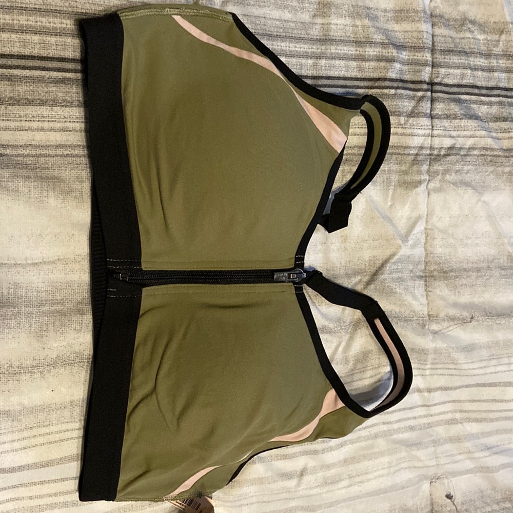 Victoria secret knockout sports bra size 38 C with tags